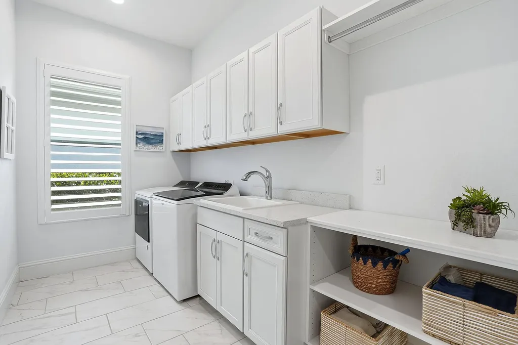 14386 Laguna Springs Lane Naples FL 34114