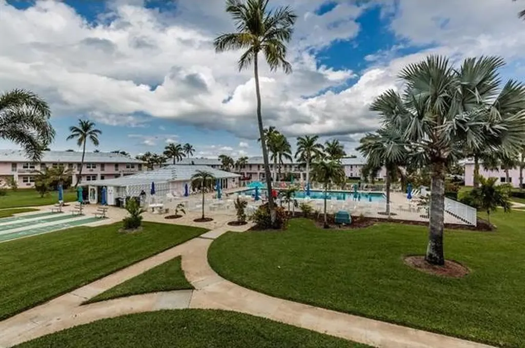 190 N Collier Marco Island FL 34145