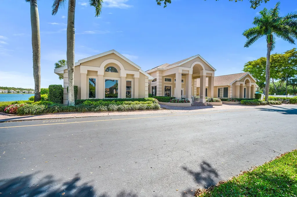 1747 Reuven Circle Naples FL 34112