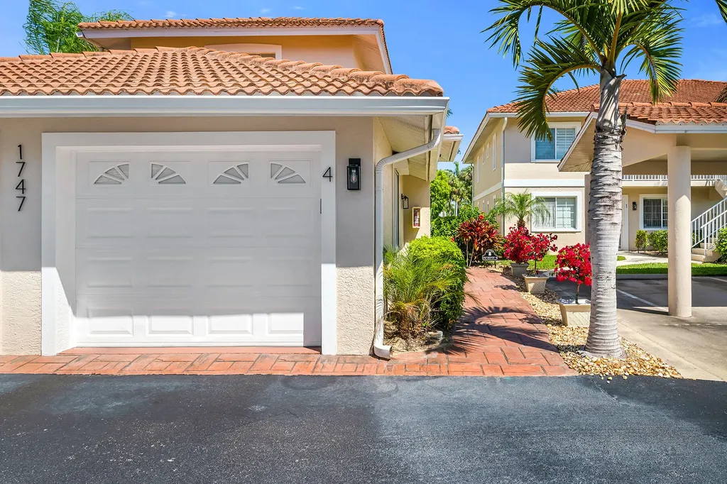 1747 Reuven Circle Naples FL 34112