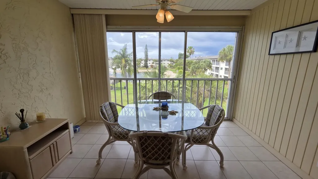 1014 Manatee Naples FL 34114