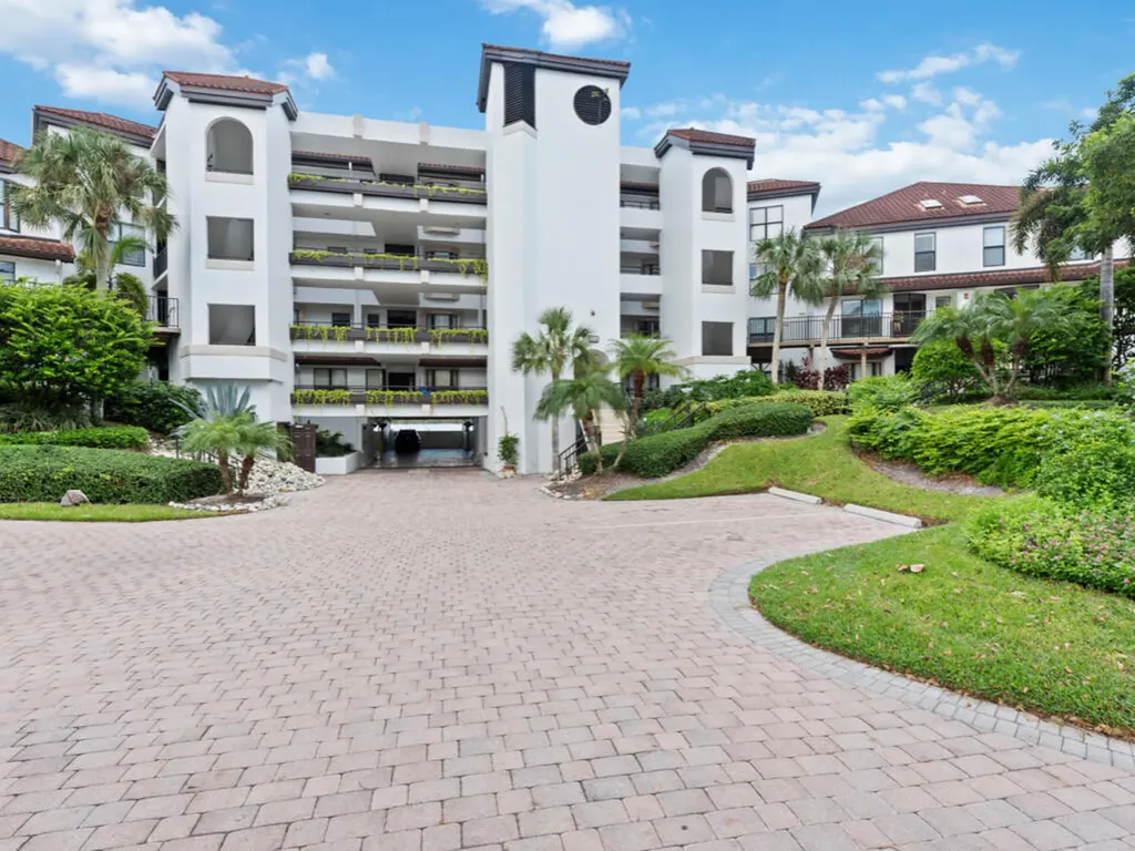 232 La Peninsula Boulevard Naples FL 34113