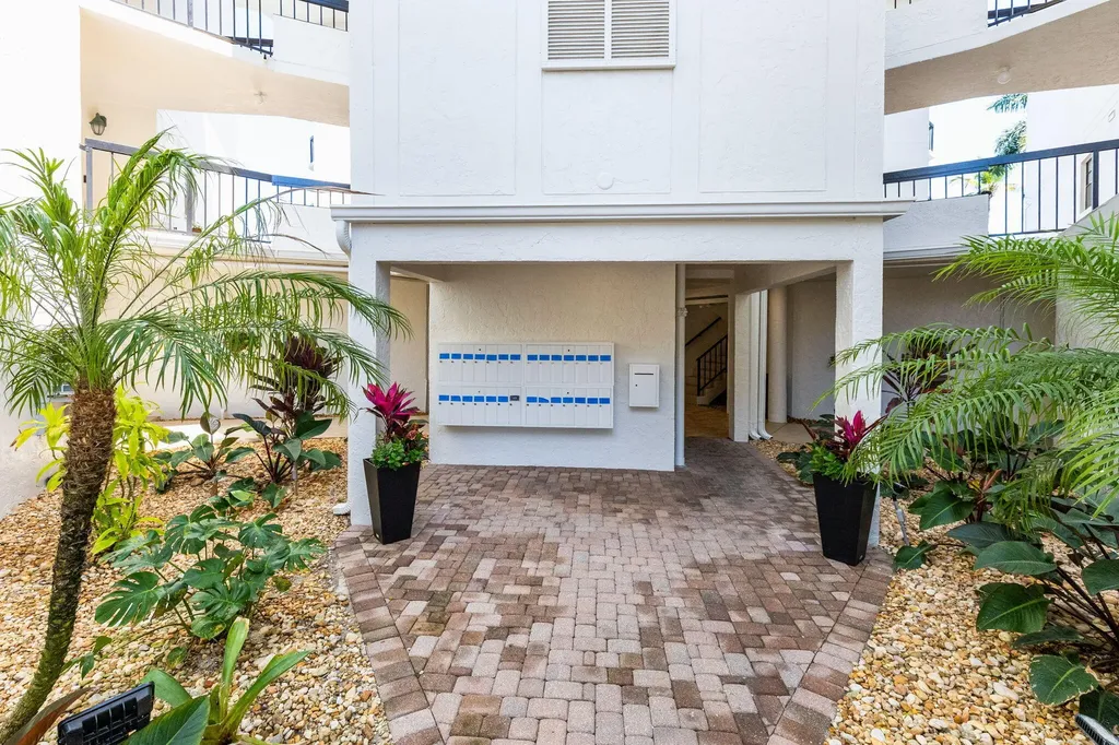 845 Collier Court Marco Island FL 34145