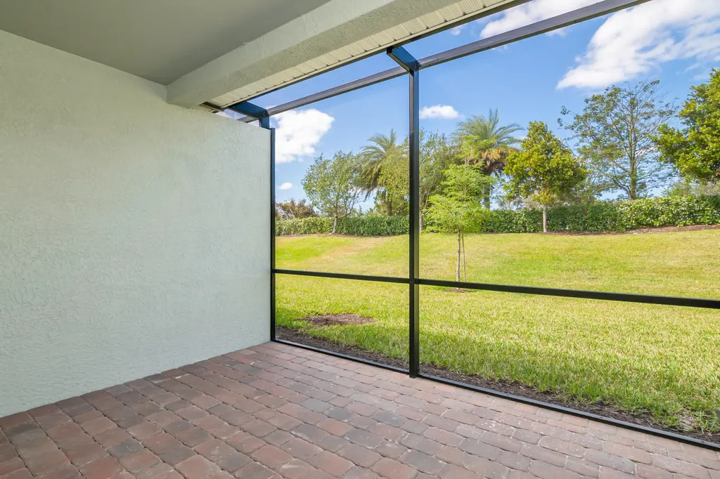 14559 Edgewater Circle Naples FL 34114