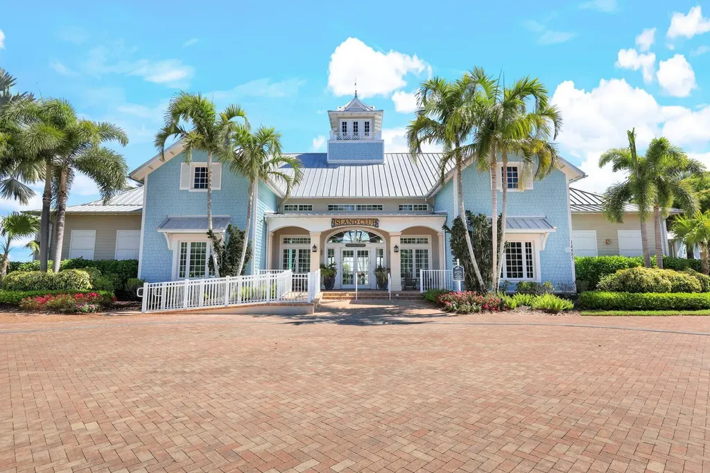 14559 Edgewater Circle Naples FL 34114