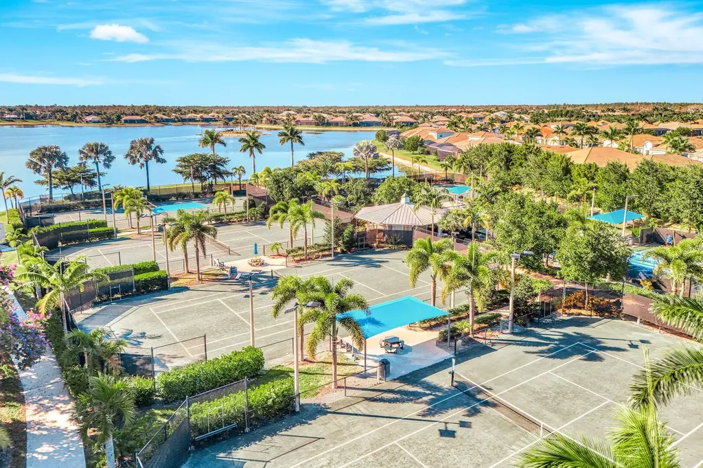 14559 Edgewater Circle Naples FL 34114