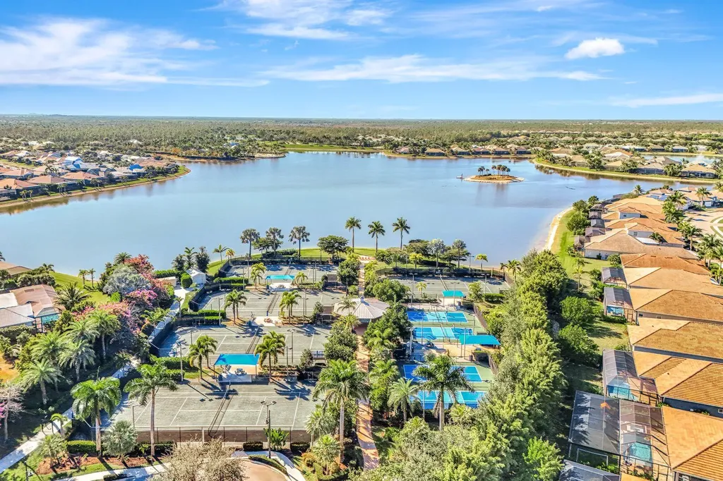 14559 Edgewater Circle Naples FL 34114