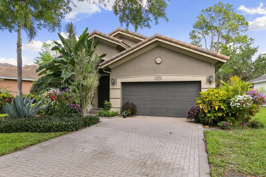 1909 Par Drive Naples FL 34120