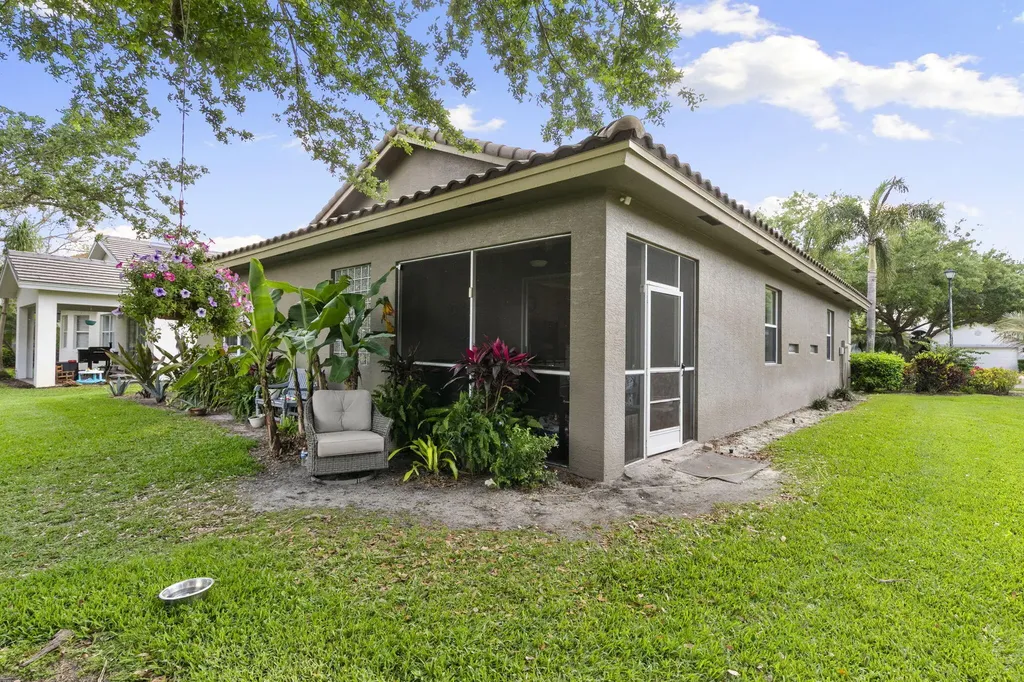 1909 Par Drive Naples FL 34120