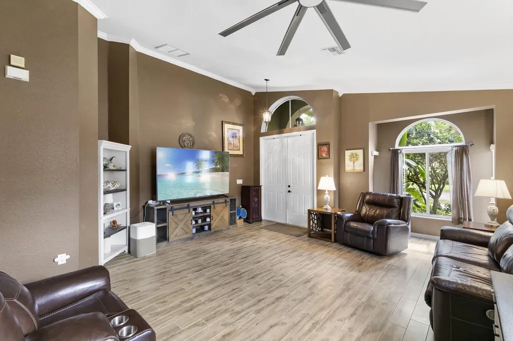 1909 Par Drive Naples FL 34120