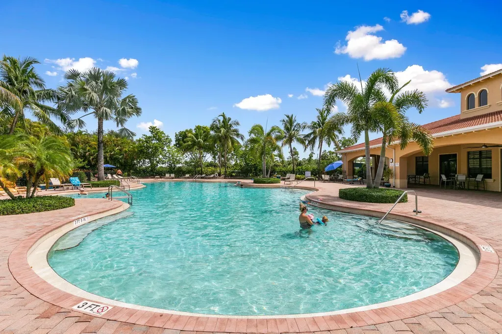 1909 Par Drive Naples FL 34120