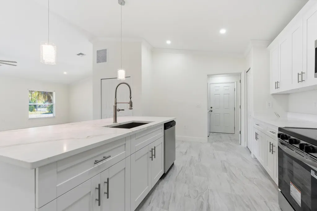 2141 Davis Street Fort Myers FL 33916