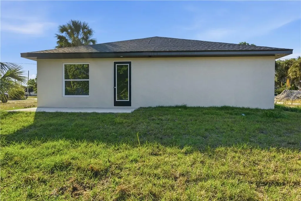 2141 Davis Street Fort Myers FL 33916