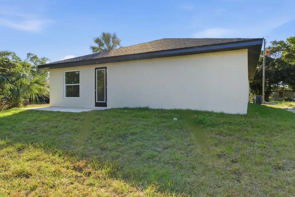 2141 Davis Street Fort Myers FL 33916