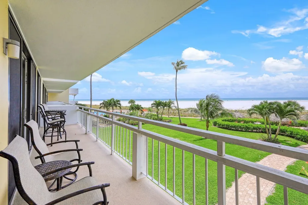 Marco Island FL, 180 Seaview Court, Unit 215