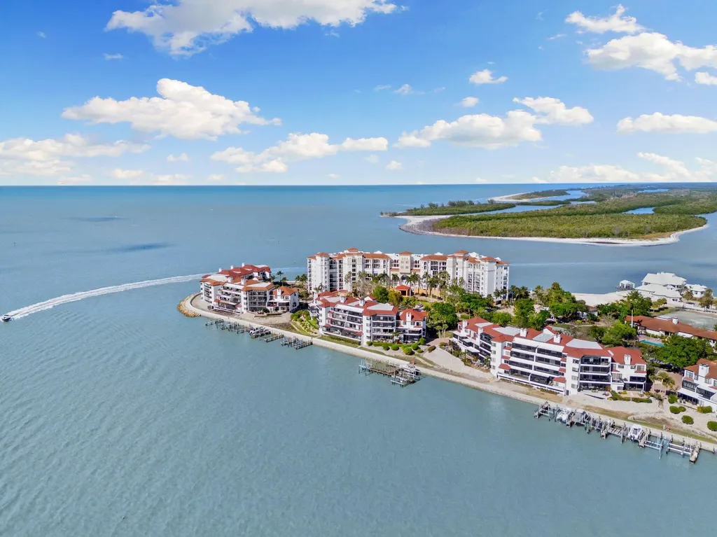 406 La Peninsula Boulevard Naples FL 34113