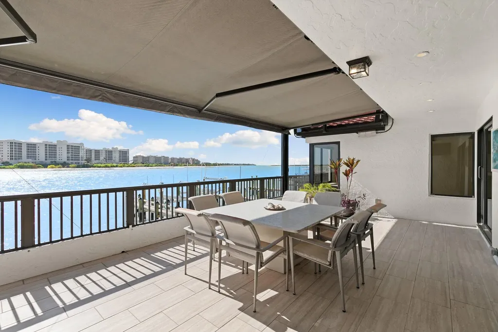 406 La Peninsula Boulevard Naples FL 34113