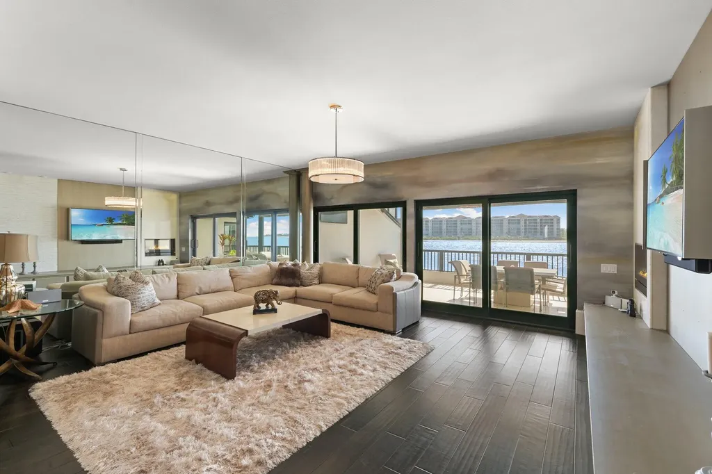 406 La Peninsula Boulevard Naples FL 34113