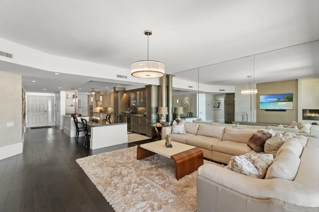 406 La Peninsula Boulevard Naples FL 34113