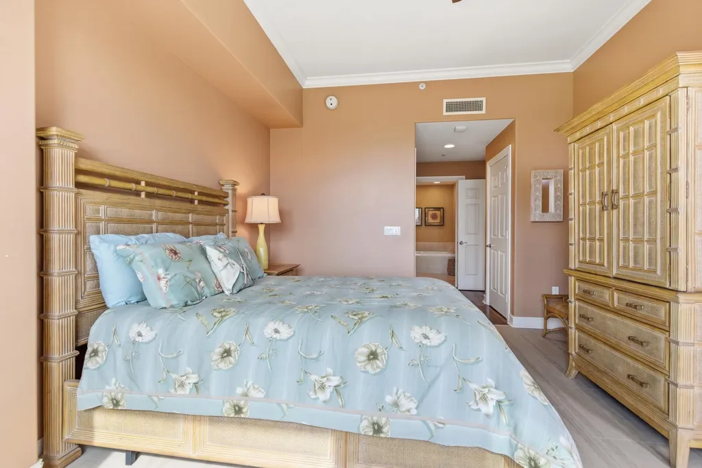 2748 Tiburon Boulevard E Naples FL 34109