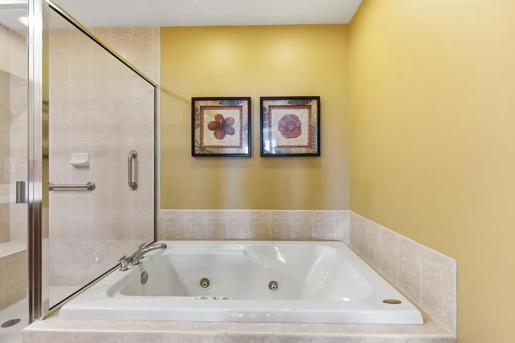 2748 Tiburon Boulevard E Naples FL 34109