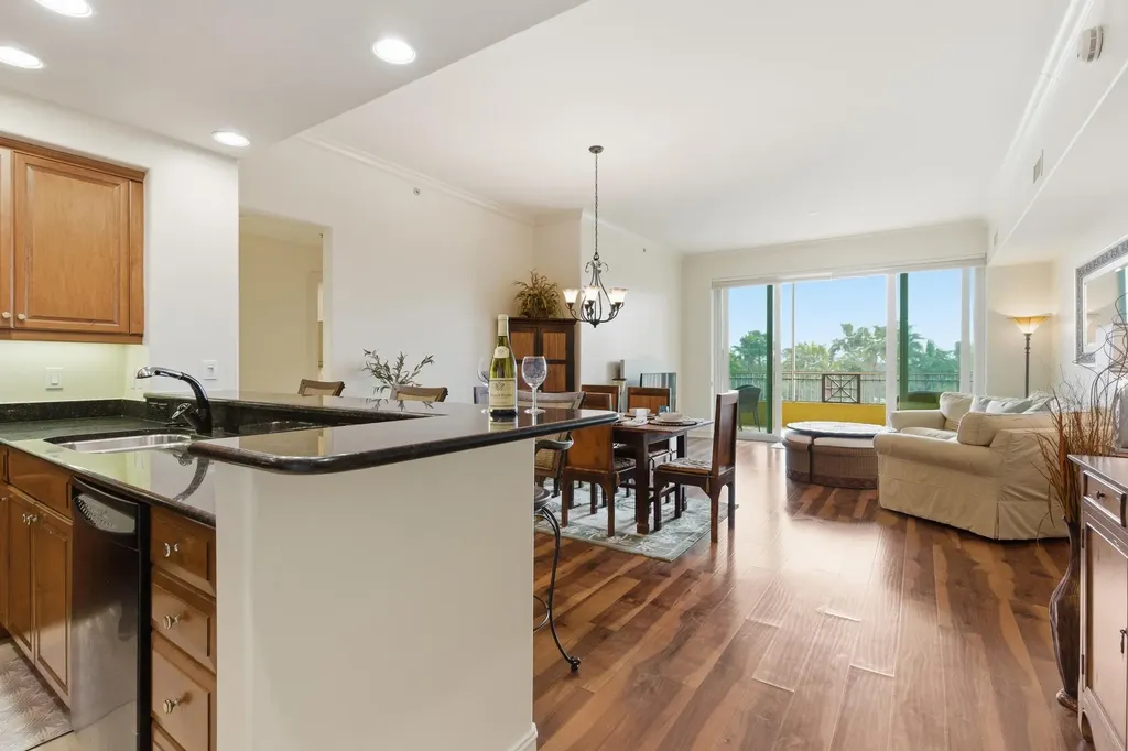 2748 Tiburon Boulevard E Naples FL 34109