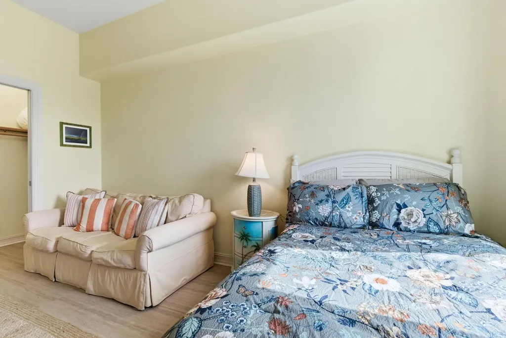 2748 Tiburon Boulevard E Naples FL 34109