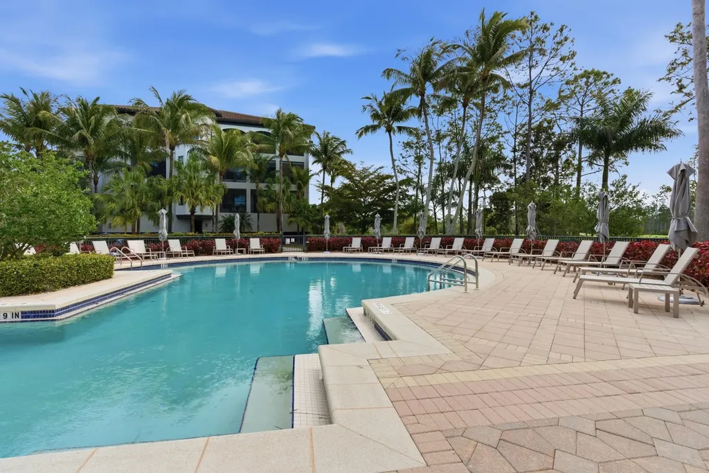 2748 Tiburon Boulevard E Naples FL 34109