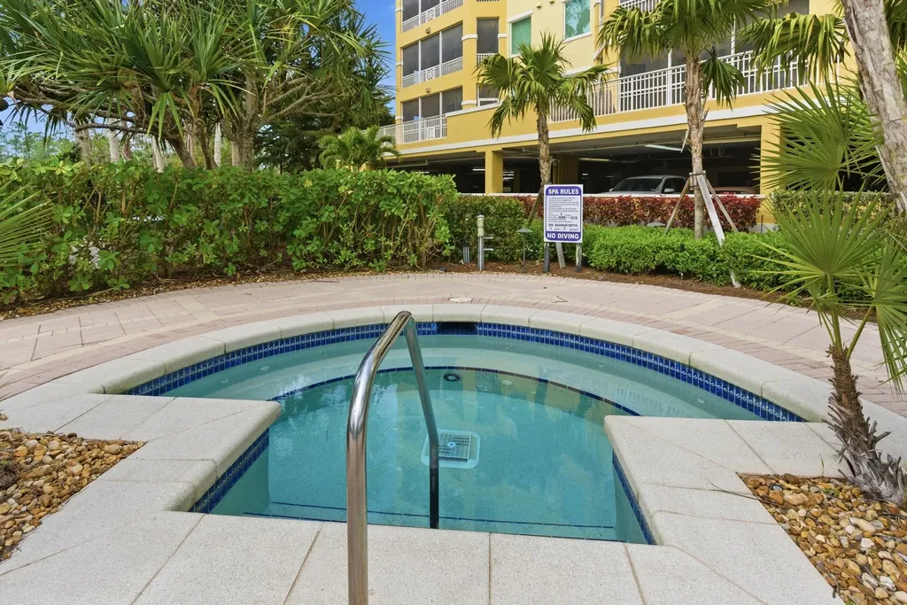 2748 Tiburon Boulevard E Naples FL 34109