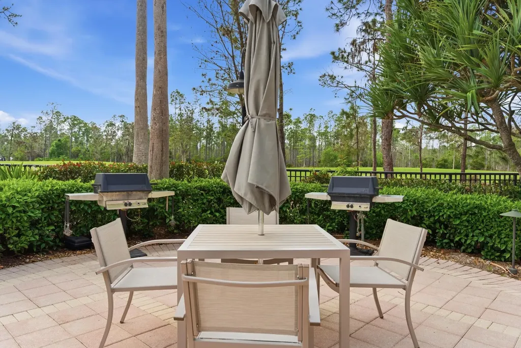 2748 Tiburon Boulevard E Naples FL 34109