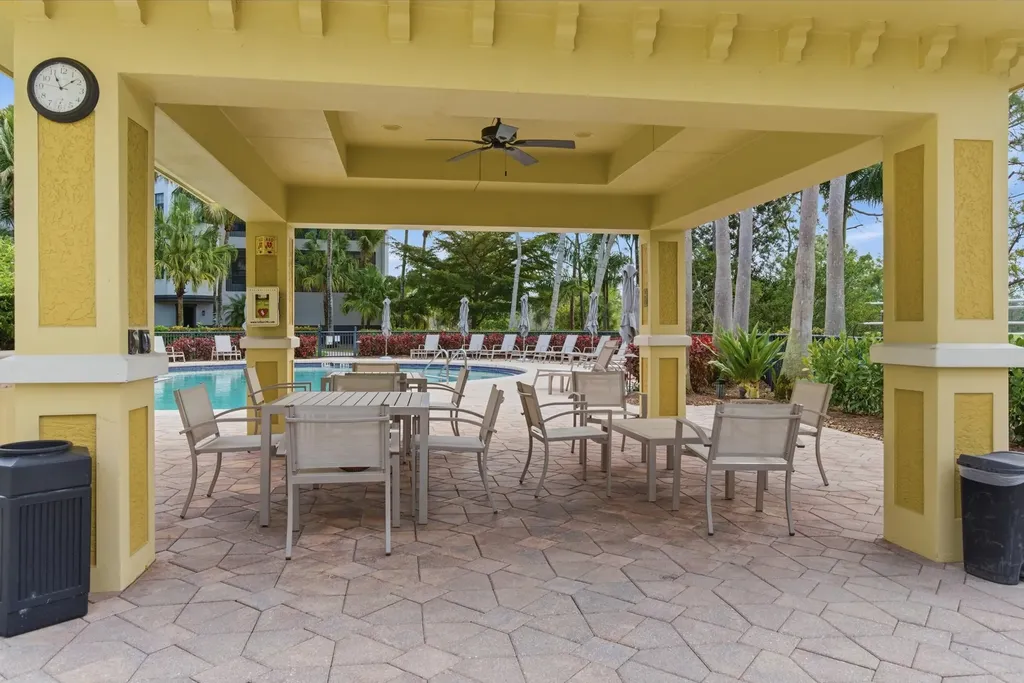2748 Tiburon Boulevard E Naples FL 34109