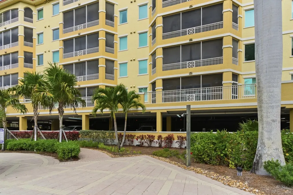 2748 Tiburon Boulevard E Naples FL 34109