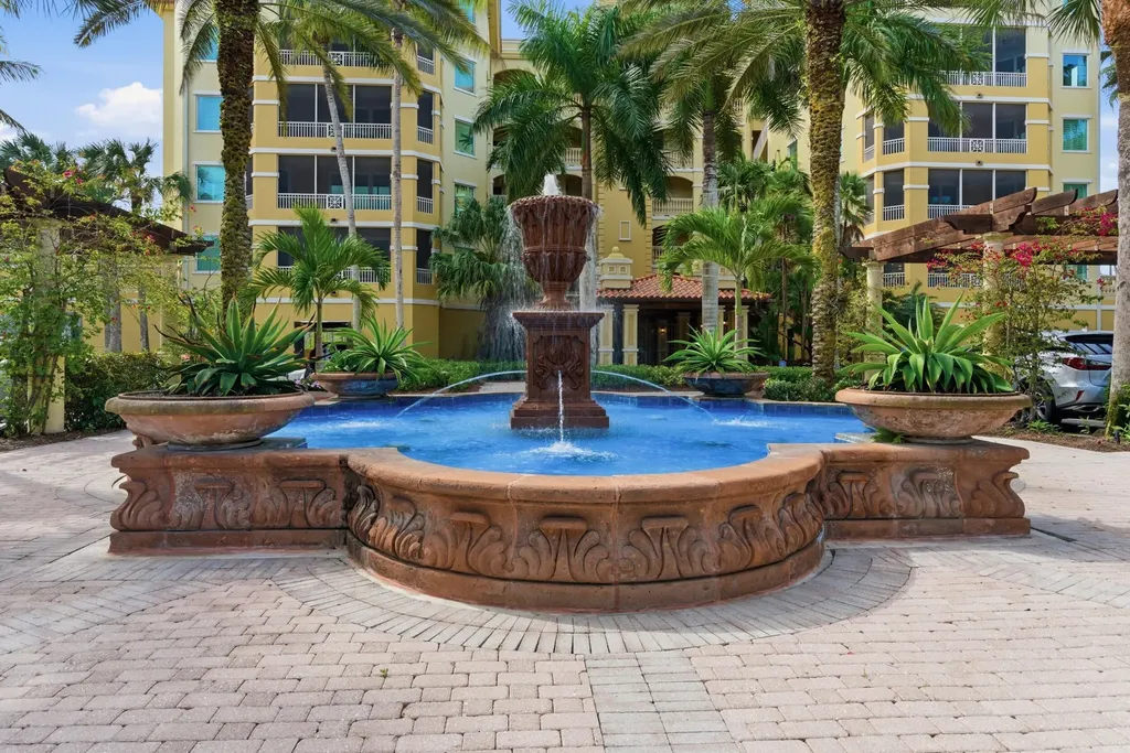 2748 Tiburon Boulevard E Naples FL 34109