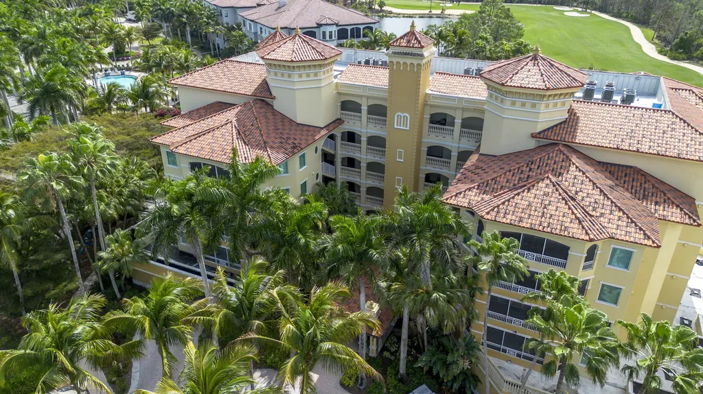 2748 Tiburon Boulevard E Naples FL 34109