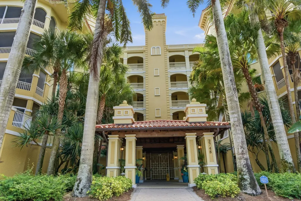 2748 Tiburon Boulevard E Naples FL 34109