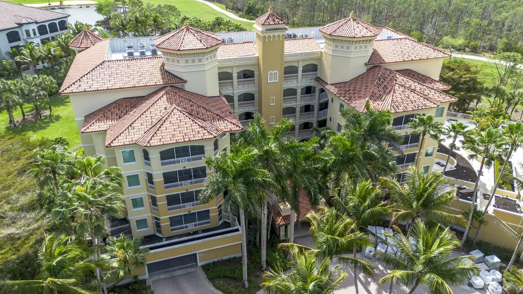 2748 Tiburon Boulevard E Naples FL 34109