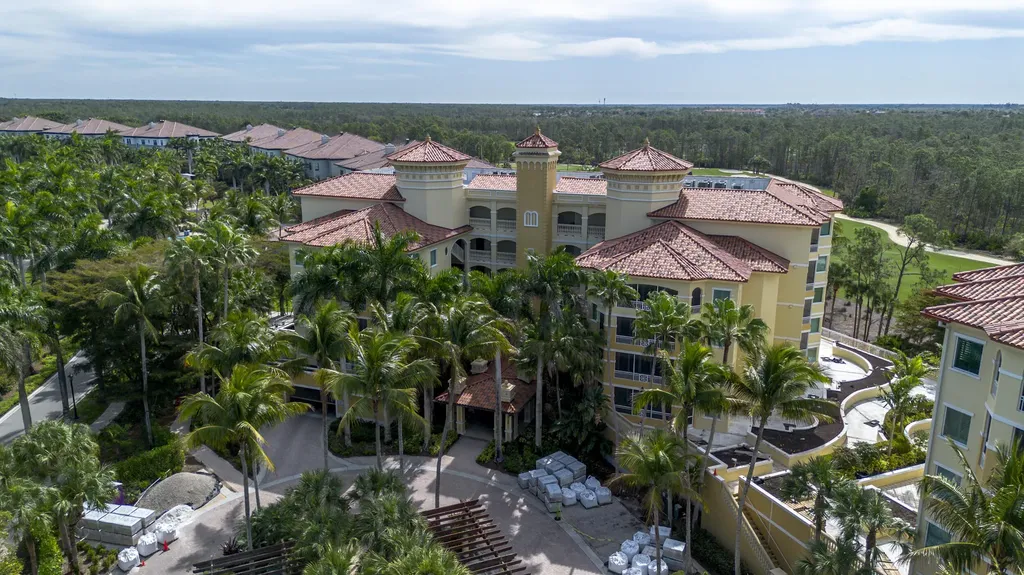 2748 Tiburon Boulevard E Naples FL 34109