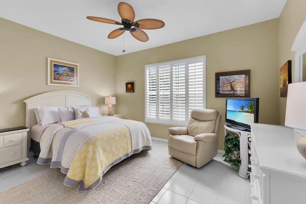 128 Livermore Lane Naples FL 34119