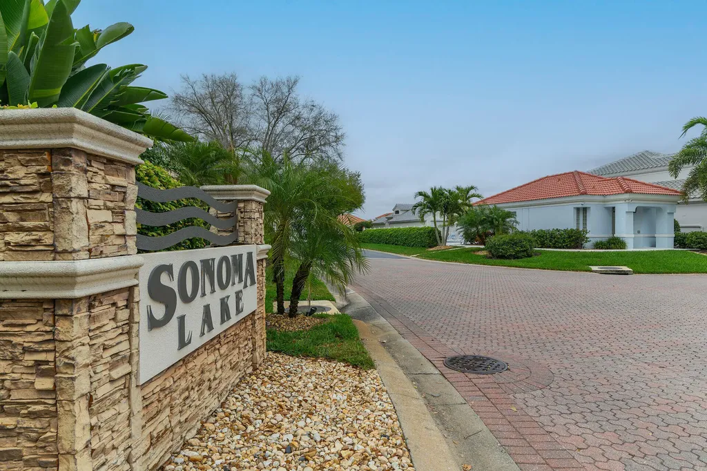 128 Livermore Lane Naples FL 34119