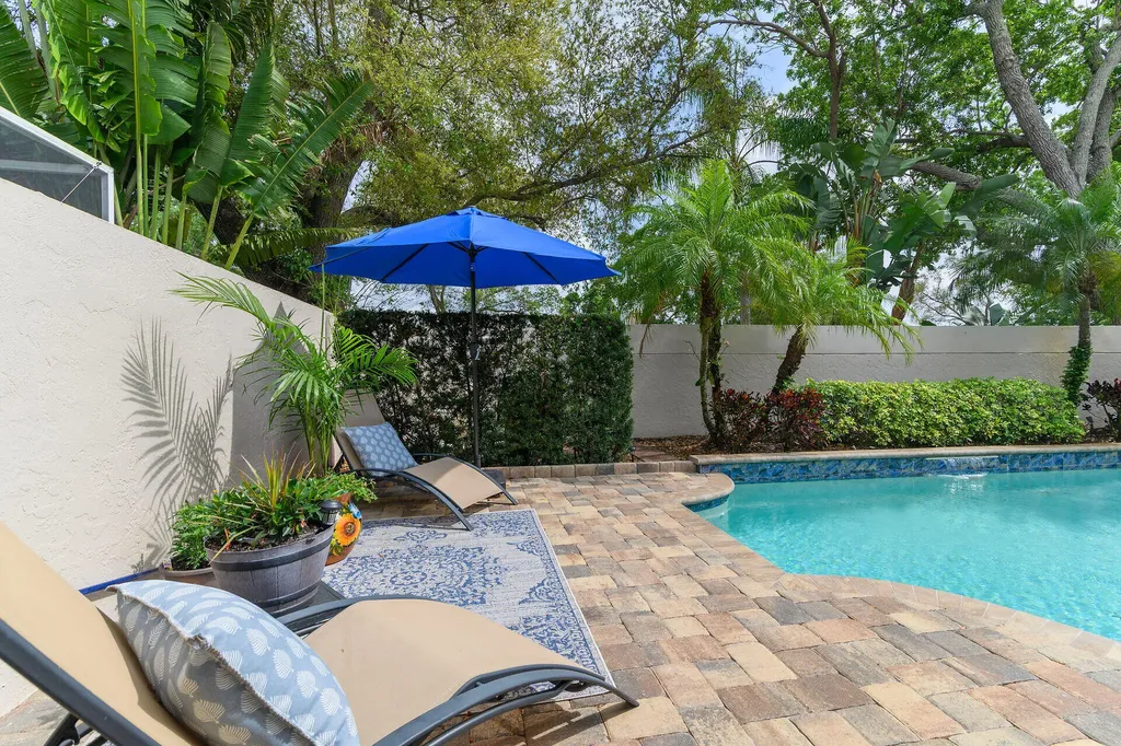 128 Livermore Lane Naples FL 34119