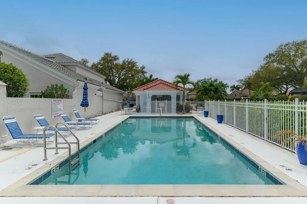 128 Livermore Lane Naples FL 34119