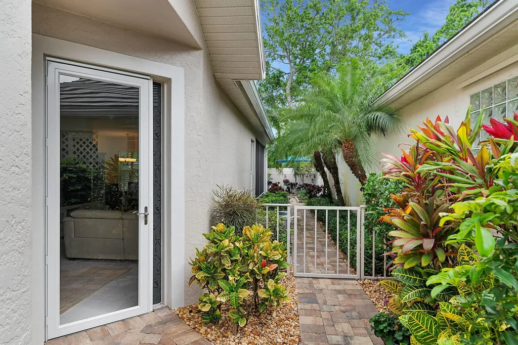 128 Livermore Lane Naples FL 34119