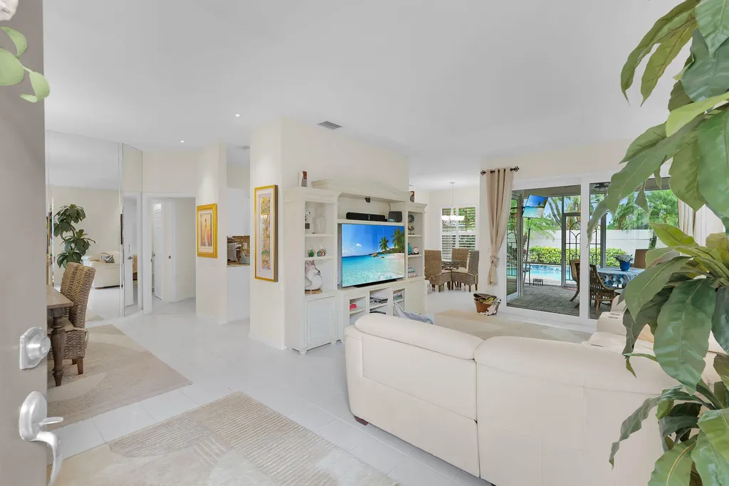 128 Livermore Lane Naples FL 34119