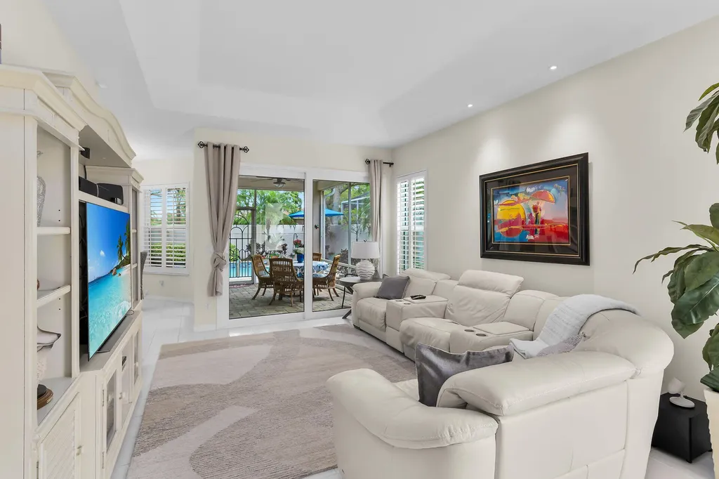 128 Livermore Lane Naples FL 34119