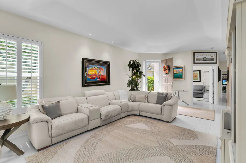 128 Livermore Lane Naples FL 34119