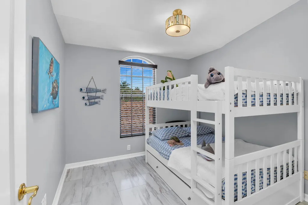 194 Newport Drive Naples FL 34114