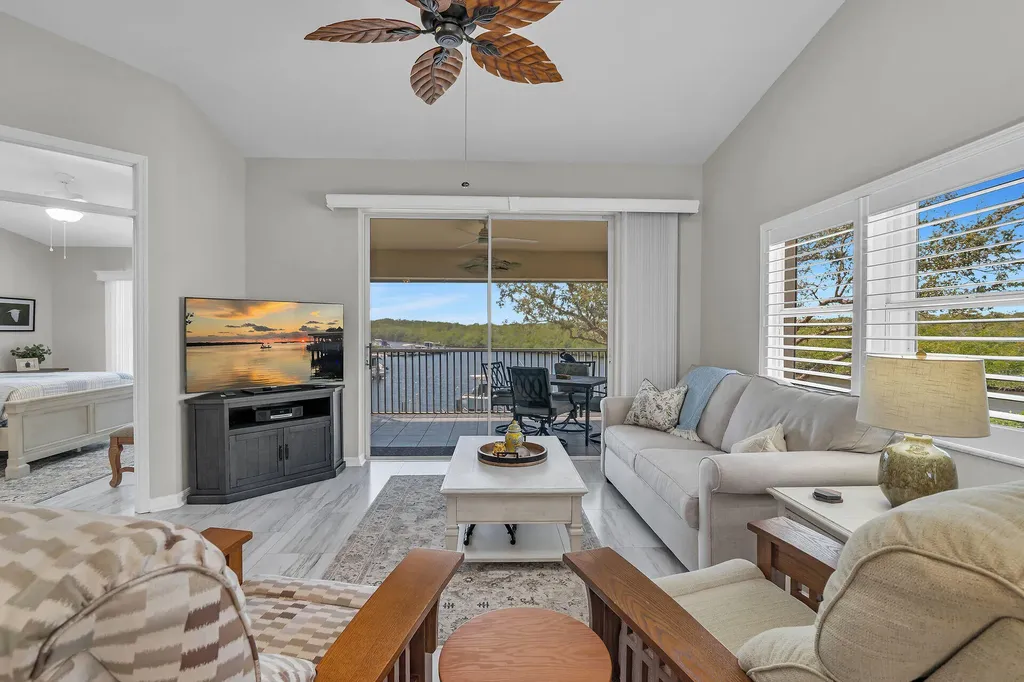 194 Newport Drive Naples FL 34114