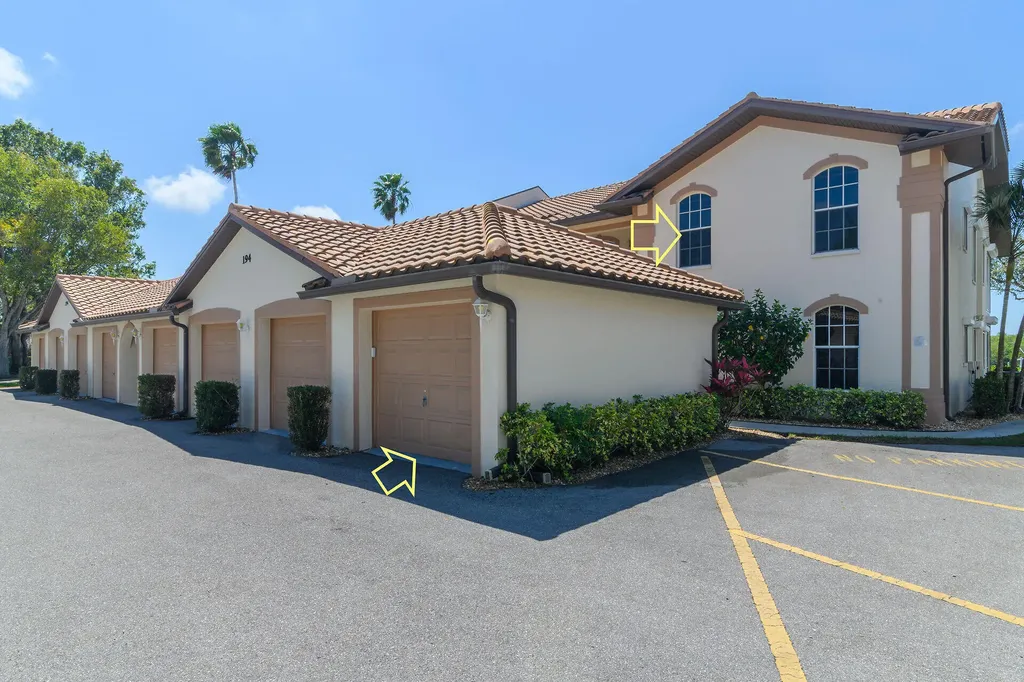 194 Newport Drive Naples FL 34114