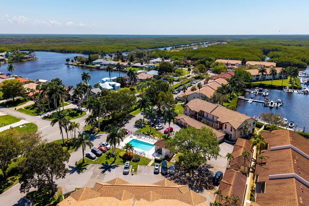 194 Newport Drive Naples FL 34114