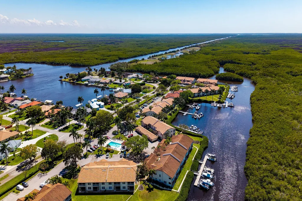 194 Newport Drive Naples FL 34114